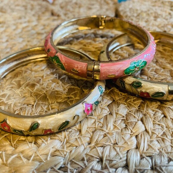 Bracelets fleuris - Picture 2 of 3